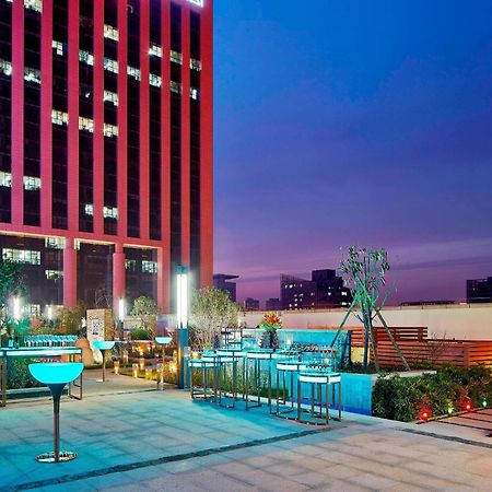 Sheraton Grand Zhengzhou Hotel Exterior photo