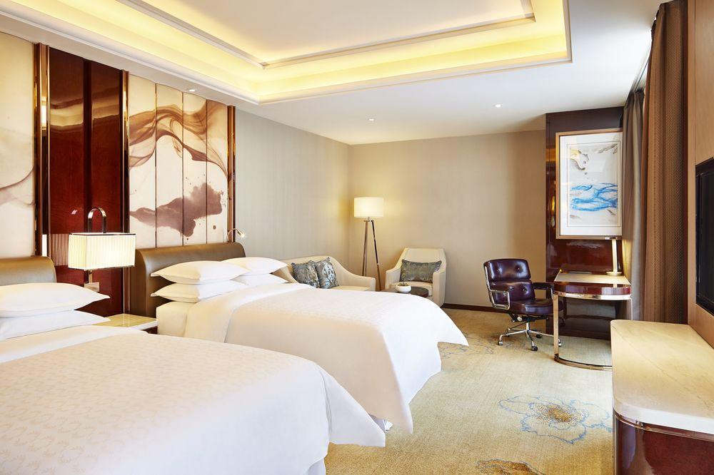 Sheraton Grand Zhengzhou Hotel Exterior photo