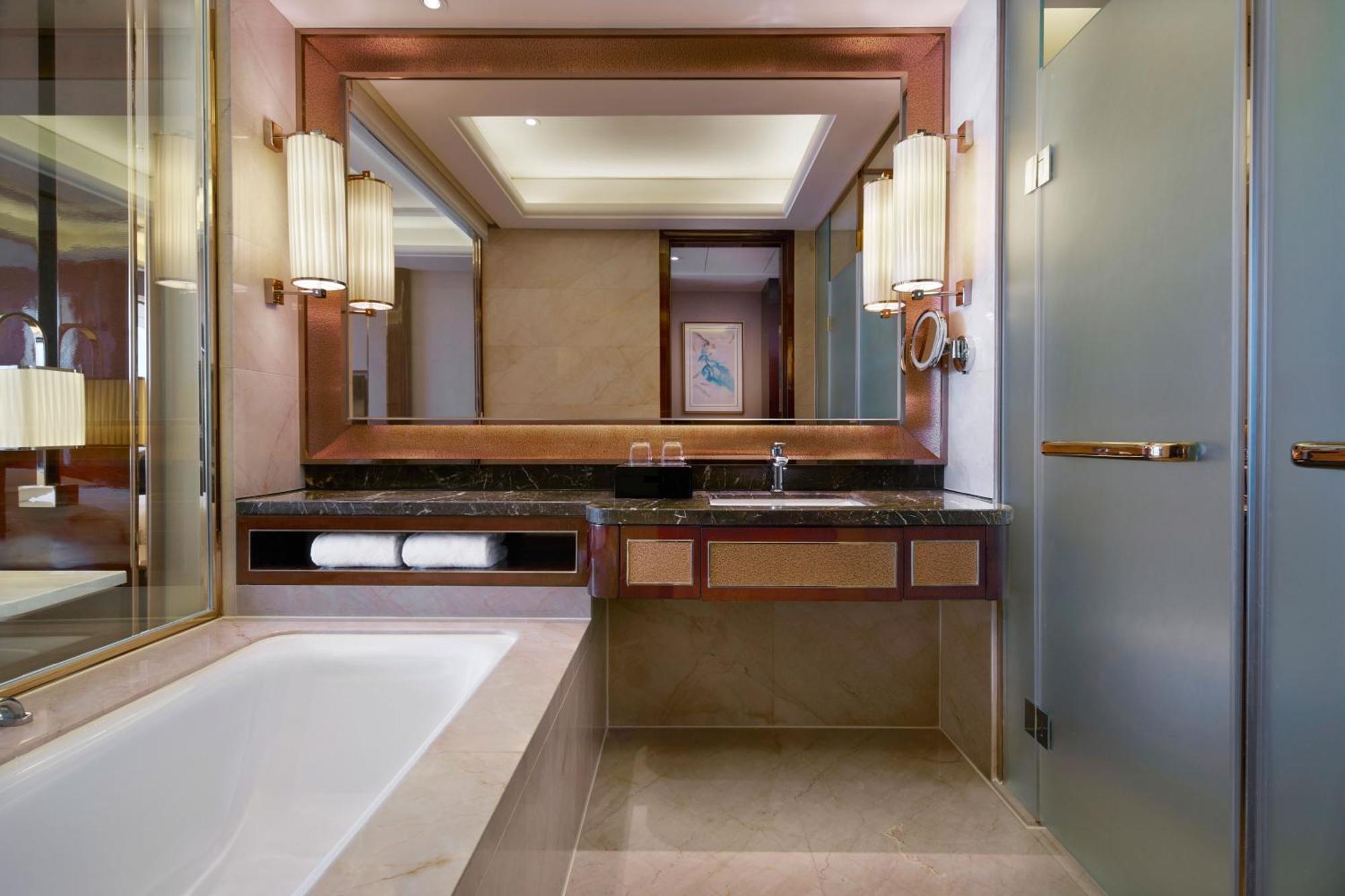 Sheraton Grand Zhengzhou Hotel Exterior photo