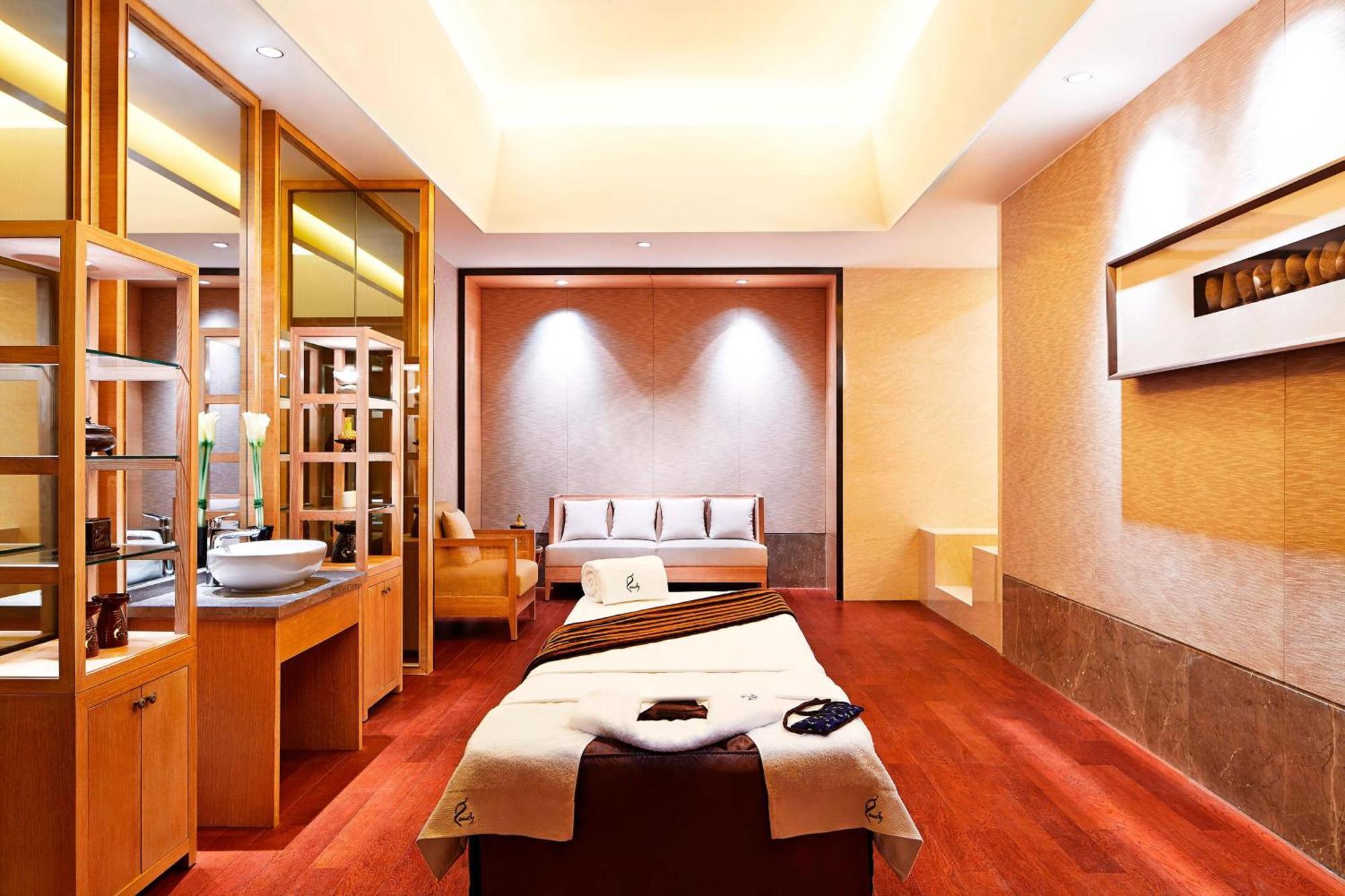 Sheraton Grand Zhengzhou Hotel Exterior photo