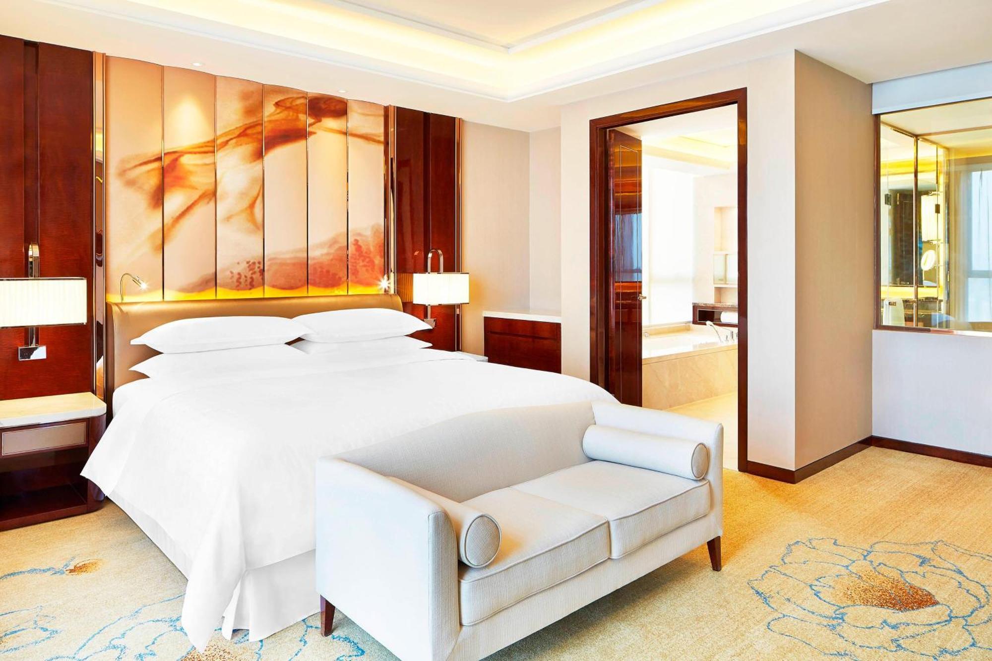 Sheraton Grand Zhengzhou Hotel Exterior photo