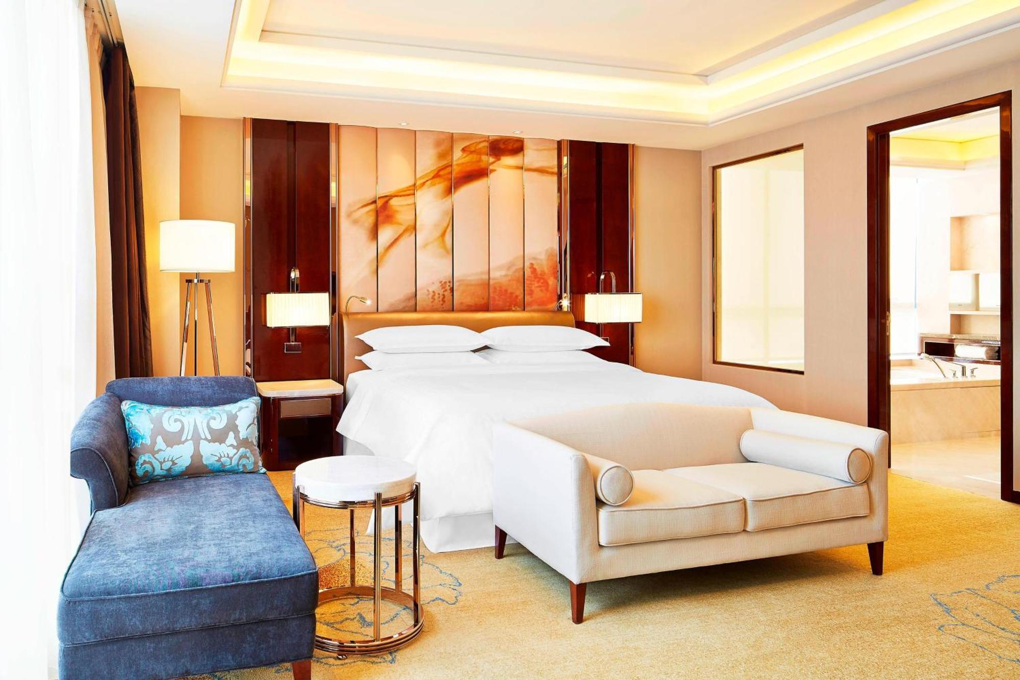 Sheraton Grand Zhengzhou Hotel Exterior photo