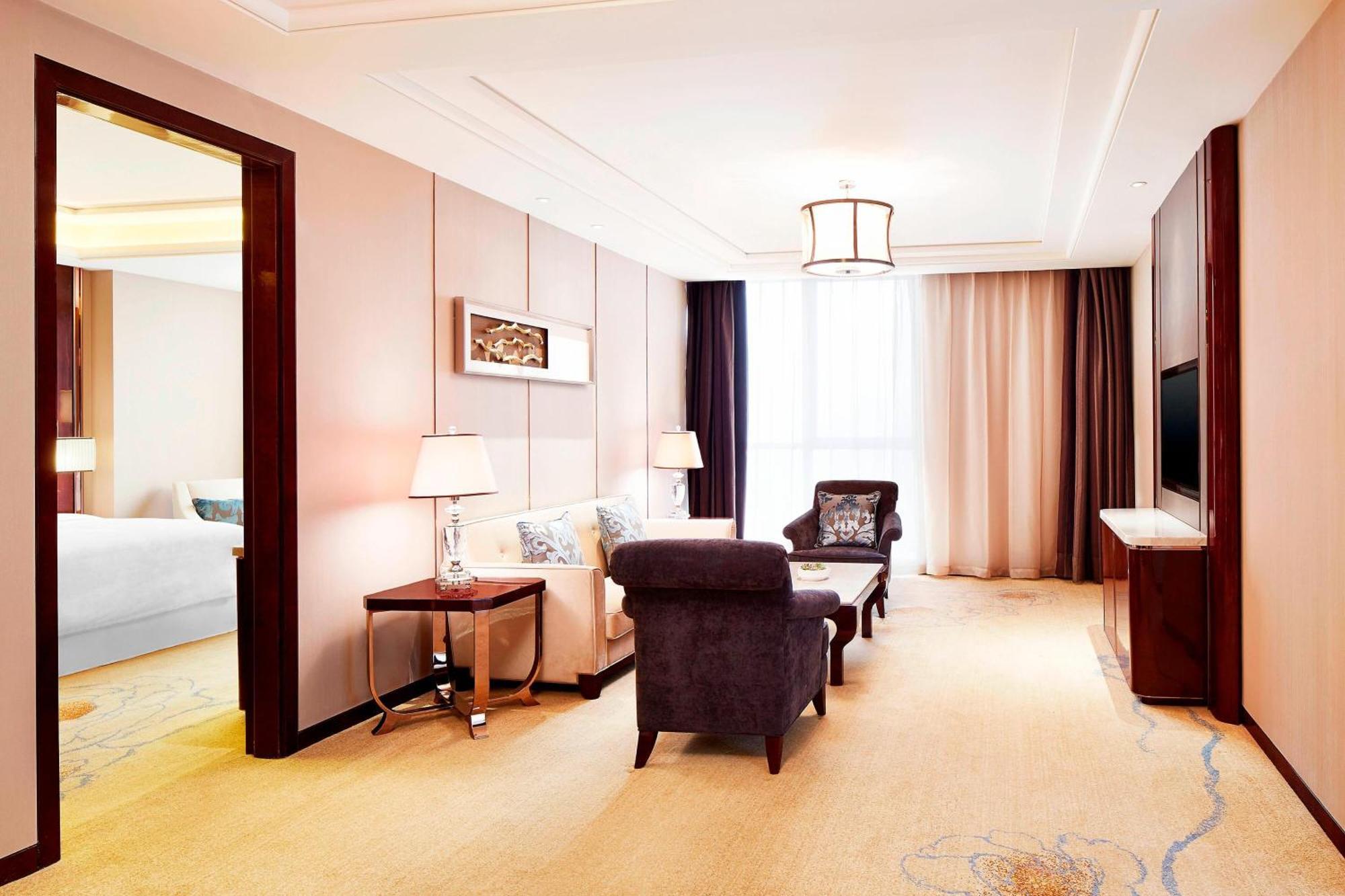 Sheraton Grand Zhengzhou Hotel Exterior photo