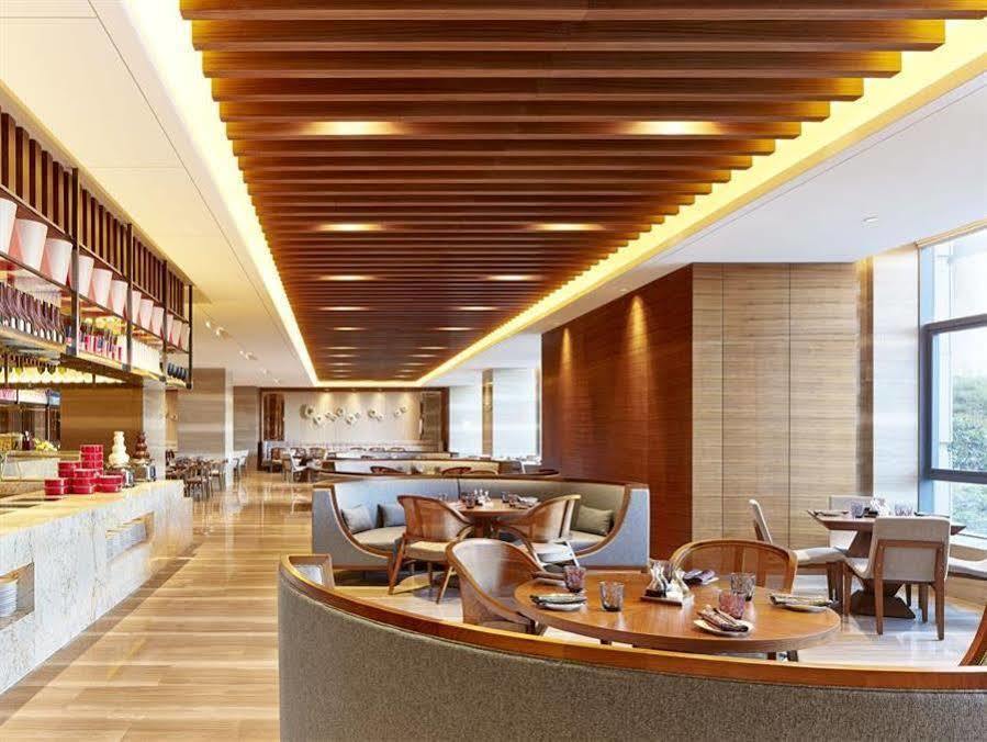 Sheraton Grand Zhengzhou Hotel Exterior photo