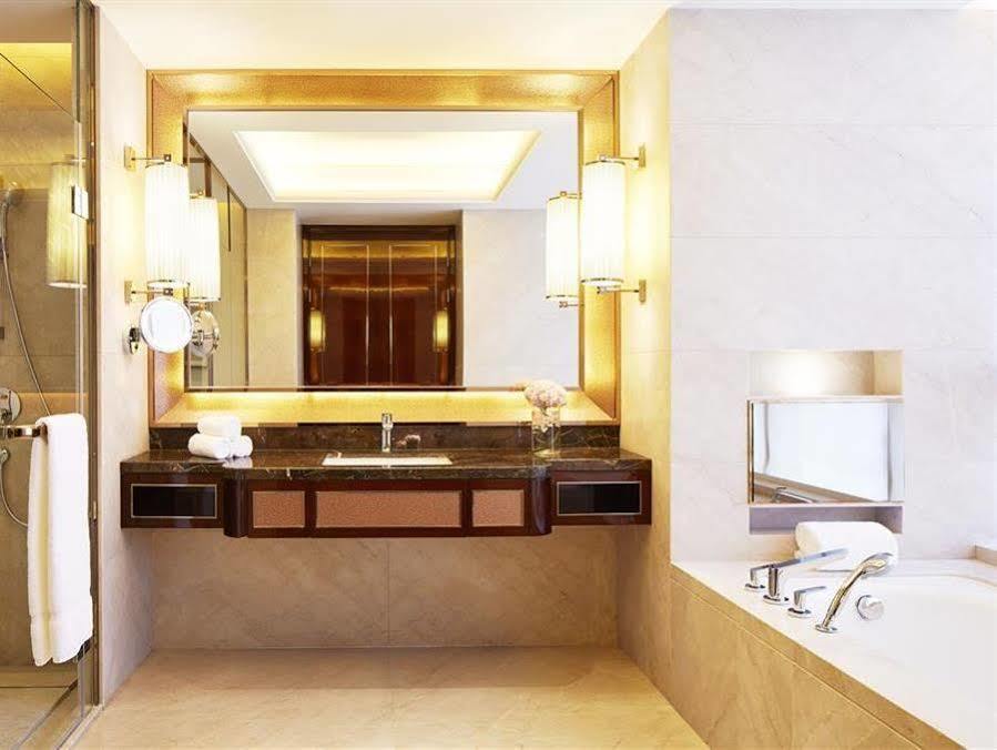 Sheraton Grand Zhengzhou Hotel Exterior photo